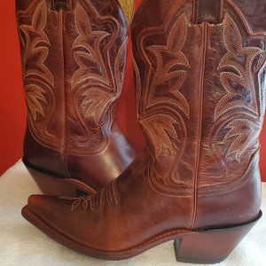 Justin Women's Wear (Cowboy Boots)